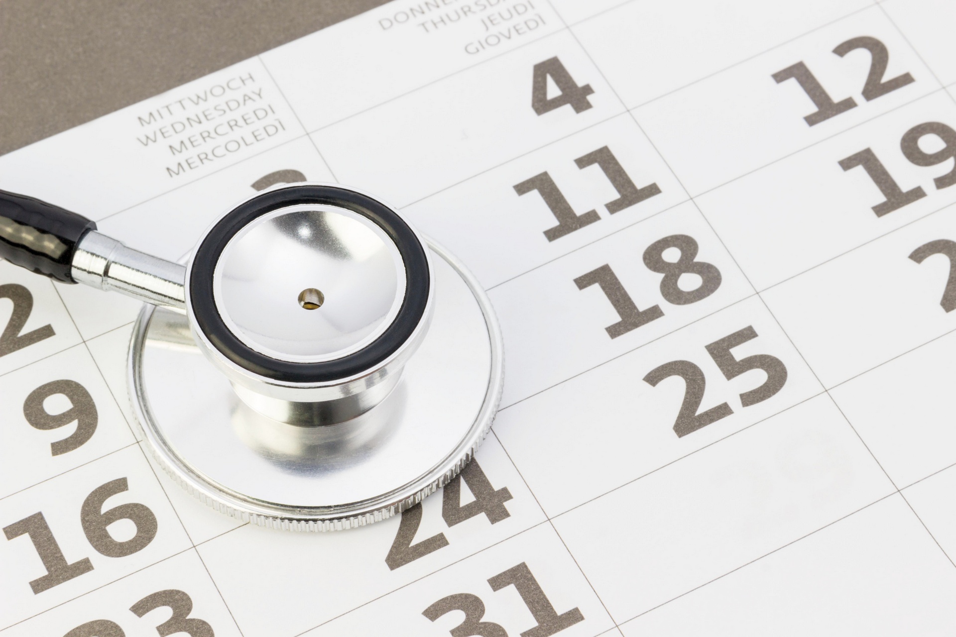 Motiv Stetoskop liegt auf Kalender